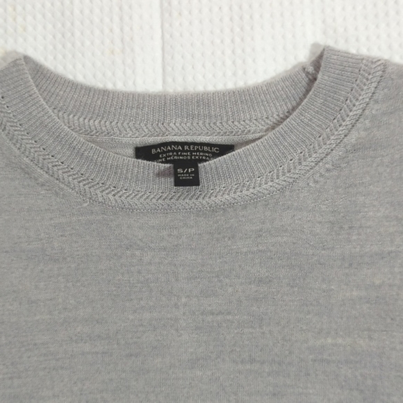Banana Republic 100% Extra Fine Merino Wool Sweater - Picture 2 of 5